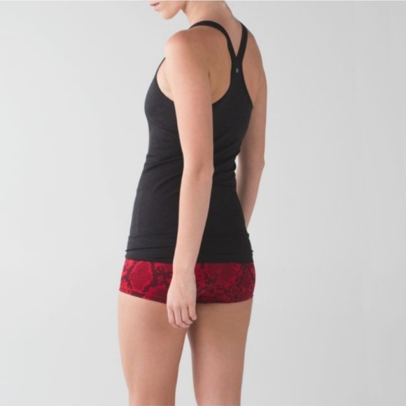 Lululemon Boogie Shorts/ Size 4. - Picture 10 of 10